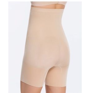 Assets by Spanx High-Waisted Mid-Thigh Short Nude Size L